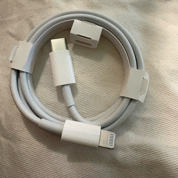 Brand New USB-C to lightning Cable - Picture 1 of 2